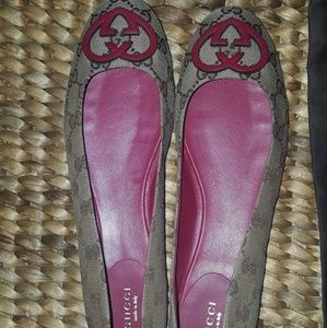 Authentic Gucci flat shoes, never worn.